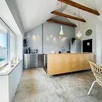 アパート Modern 4bd, 2 Balcony, Family & Work Haven! Near Park & Bus Stop *