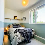 Modern 4bd, 2 Balcony, Family & Work Haven! Near Park & Bus Stop *