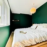 アパート Modern 4bd, 2 Balcony, Family & Work Haven! Near Park & Bus Stop *