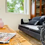アパート Modern 4bd, 2 Balcony, Family & Work Haven! Near Park & Bus Stop ヴロツワフ