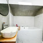 アパート Modern 4bd, 2 Balcony, Family & Work Haven! Near Park & Bus Stop ヴロツワフ