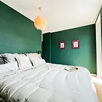 Modern 4bd, 2 Balcony, Family & Work Haven! Near Park & Bus Stop *