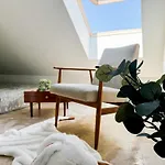 Modern 4bd, 2 Balcony, Family & Work Haven! Near Park & Bus Stop アパート ヴロツワフ