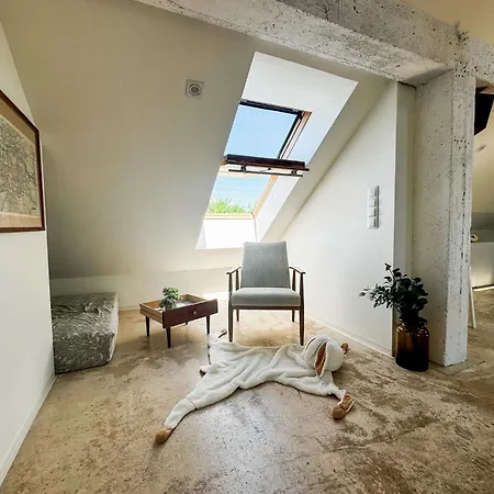 Modern 4bd, 2 Balcony, Family & Work Haven! Near Park & Bus Stop 弗罗茨瓦夫
