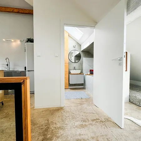 Modern 4bd, 2 Balcony, Family & Work Haven! Near Park & Bus Stop * 弗罗茨瓦夫