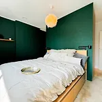 Modern 4bd, 2 Balcony, Family & Work Haven! Near Park & Bus Stop *