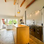 Modern 4bd, 2 Balcony, Family & Work Haven! Near Park & Bus Stop Lejlighed Wrocław