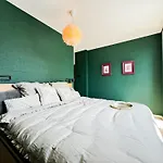 Modern 4bd, 2 Balcony, Family & Work Haven! Near Park & Bus Stop