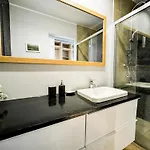 Modern 4bd, 2 Balcony, Family & Work Haven! Near Park & Bus Stop Lejlighed
