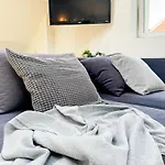 Modern 4bd, 2 Balcony, Family & Work Haven! Near Park & Bus Stop Wrocław