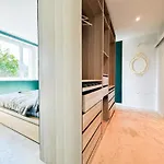 Lejlighed Modern 4bd, 2 Balcony, Family & Work Haven! Near Park & Bus Stop