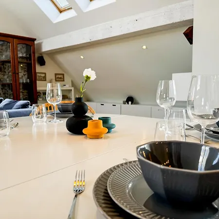 Modern 4bd, 2 Balcony, Family & Work Haven! Near Park & Bus Stop Apartamento Breslavia