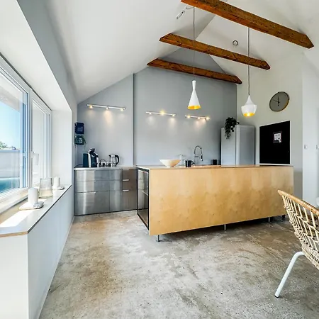 Appartement Modern 4bd, 2 Balcony, Family & Work Haven! Near Park & Bus Stop *