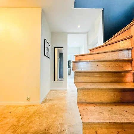 Modern 4bd, 2 Balcony, Family & Work Haven! Near Park & Bus Stop *