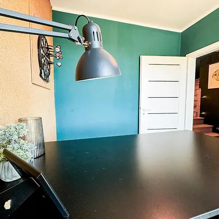 Apartament Modern 4bd, 2 Balcony, Family & Work Haven! Near Park & Bus Stop Wrocław