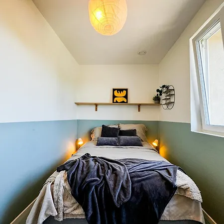 Modern 4bd, 2 Balcony, Family & Work Haven! Near Park & Bus Stop Wrocław