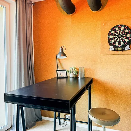 Modern 4bd, 2 Balcony, Family & Work Haven! Near Park & Bus Stop Appartement