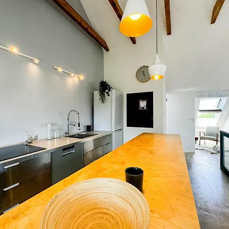 Modern 4bd, 2 Balcony, Family & Work Haven! Near Park & Bus Stop Appartement *