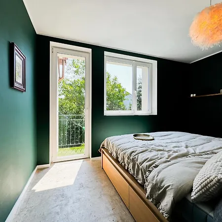 Apartamento Modern 4bd, 2 Balcony, Family & Work Haven! Near Park & Bus Stop Breslavia