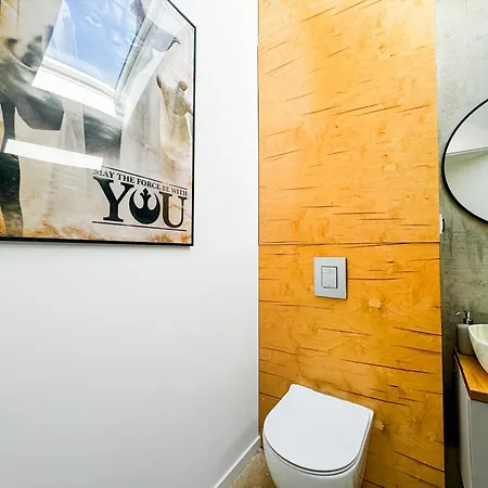 Modern 4bd, 2 Balcony, Family & Work Haven! Near Park & Bus Stop Appartement *