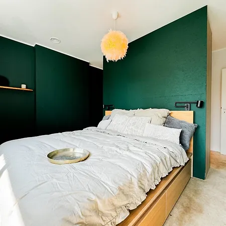 Modern 4bd, 2 Balcony, Family & Work Haven! Near Park & Bus Stop *