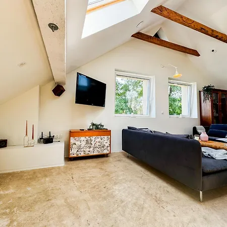 Modern 4bd, 2 Balcony, Family & Work Haven! Near Park & Bus Stop Apartamento *