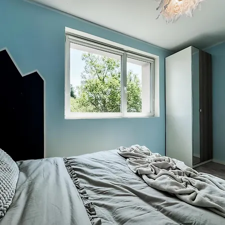 Modern 4bd, 2 Balcony, Family & Work Haven! Near Park & Bus Stop Appartement *