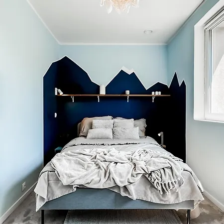 Apartamento Modern 4bd, 2 Balcony, Family & Work Haven! Near Park & Bus Stop *