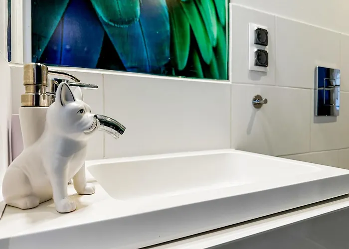 Modern 4bd, 2 Balcony, Family & Work Haven! Near Park & Bus Stop * Breslavia