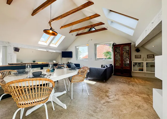 Modern 4bd, 2 Balcony, Family & Work Haven! Near Park & Bus Stop *