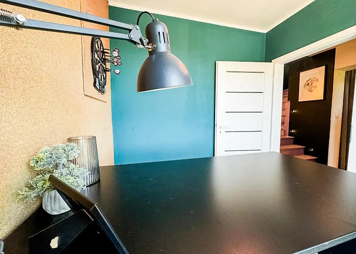 Apartament Modern 4bd, 2 Balcony, Family & Work Haven! Near Park & Bus Stop Wrocław