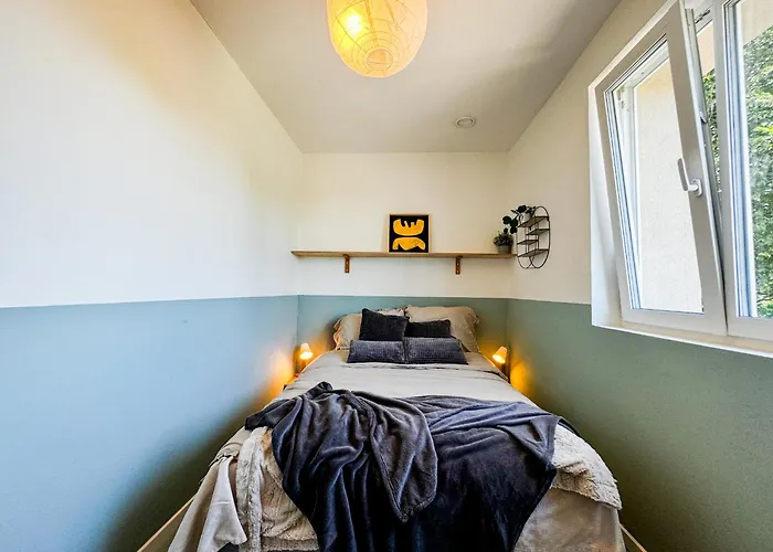 Modern 4bd, 2 Balcony, Family & Work Haven! Near Park & Bus Stop Wrocław