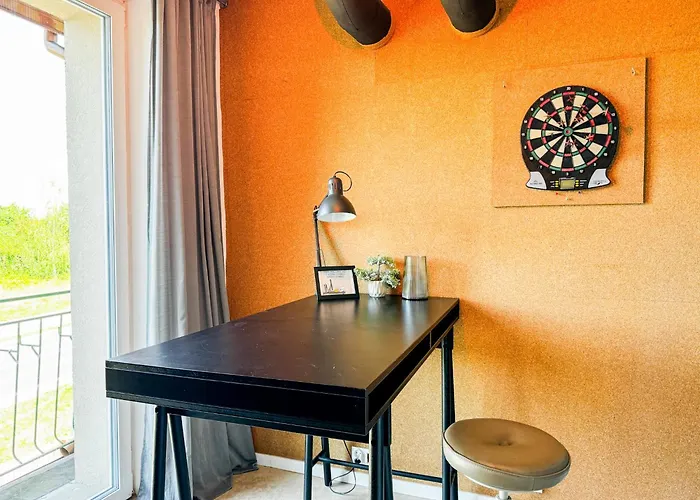 Modern 4bd, 2 Balcony, Family & Work Haven! Near Park & Bus Stop Apartamento