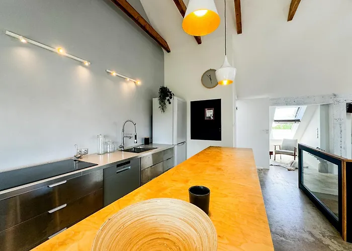 Modern 4bd, 2 Balcony, Family & Work Haven! Near Park & Bus Stop Apartament *