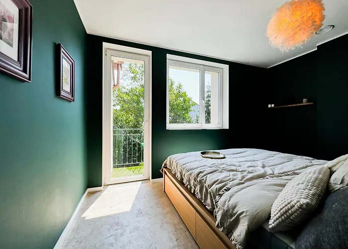 Apartament Modern 4bd, 2 Balcony, Family & Work Haven! Near Park & Bus Stop Wrocław