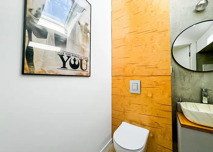 Modern 4bd, 2 Balcony, Family & Work Haven! Near Park & Bus Stop Apartamento *