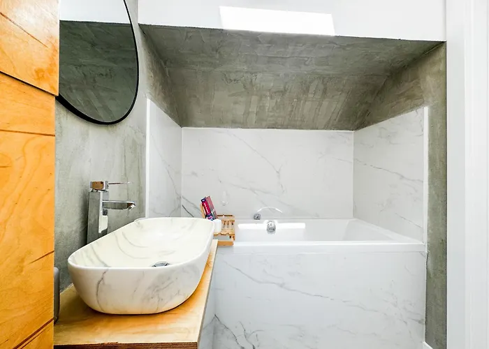 Apartament Modern 4bd, 2 Balcony, Family & Work Haven! Near Park & Bus Stop Wrocław