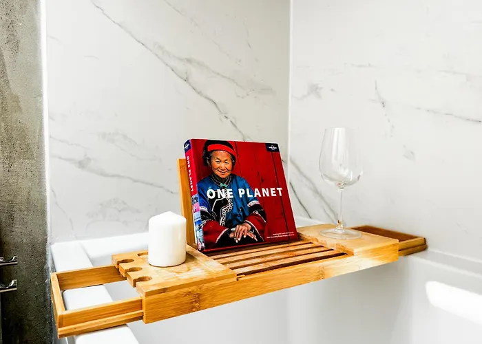 Modern 4bd, 2 Balcony, Family & Work Haven! Near Park & Bus Stop *