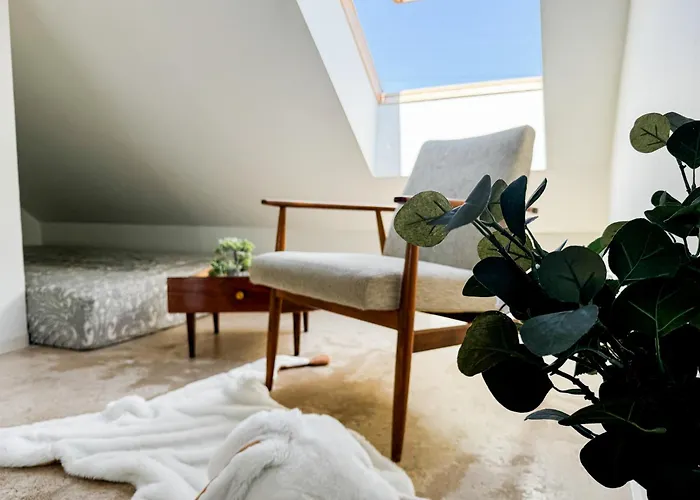 Modern 4bd, 2 Balcony, Family & Work Haven! Near Park & Bus Stop Apartamento Breslavia