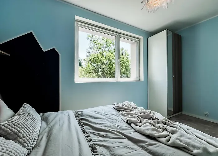 Modern 4bd, 2 Balcony, Family & Work Haven! Near Park & Bus Stop Apartament *